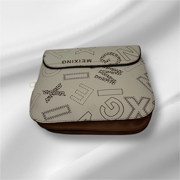 Baigefeili mini crossbody bag with guitar strap EUC - Picture 2 of 9